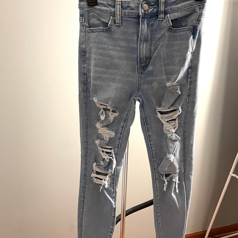 American Eagle Light Wash Ripped Jeggings (0)